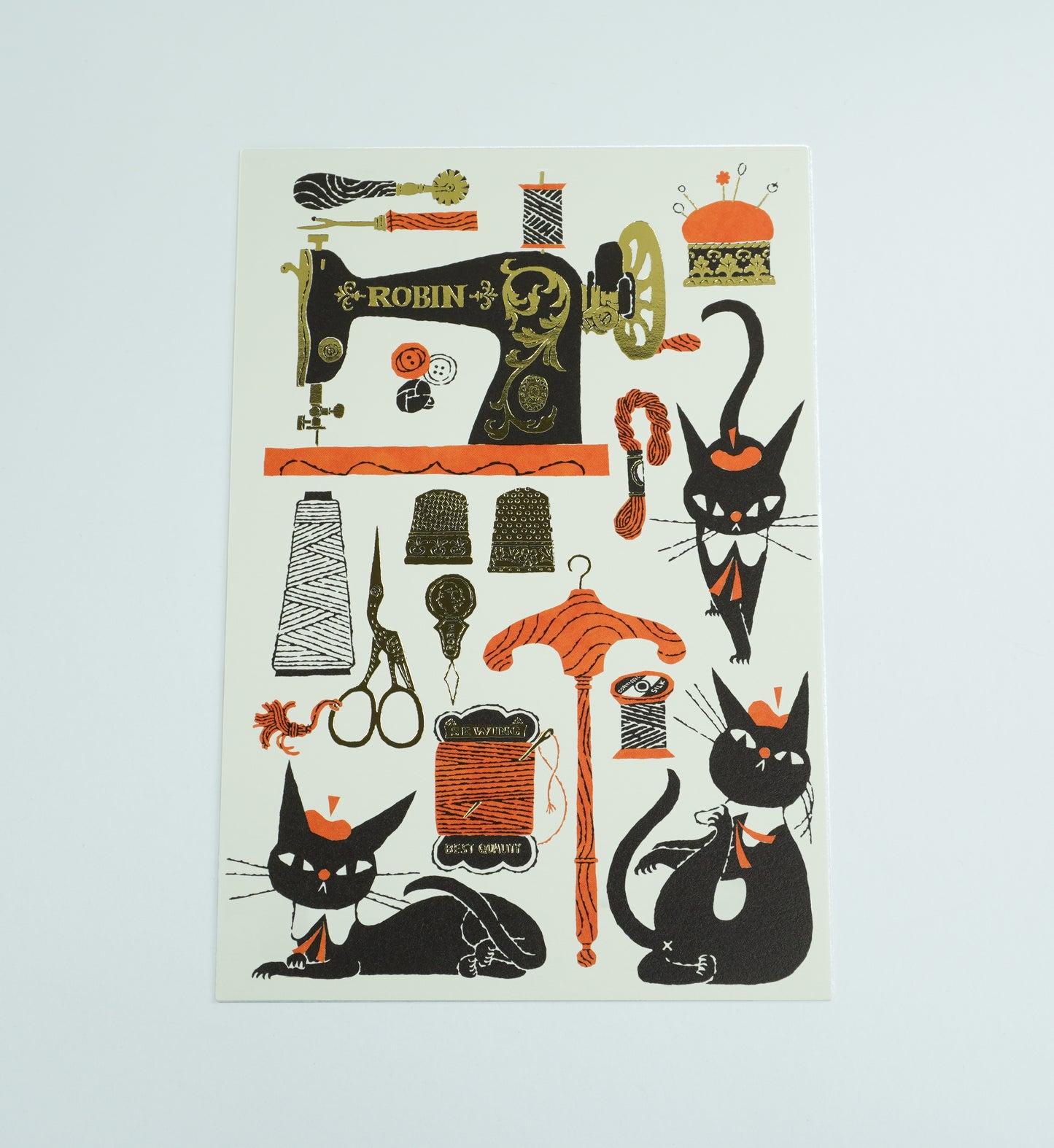 Goldgeprägte Postkarte "Sewing" - Kuroneko Design