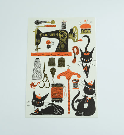 Goldgeprägte Postkarte "Sewing" - Kuroneko Design