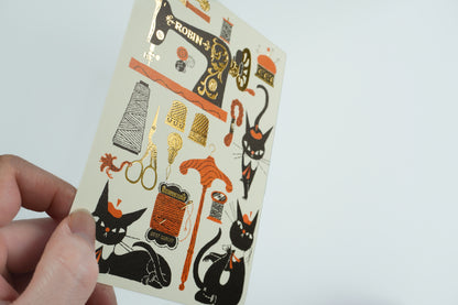 Goldgeprägte Postkarte "Sewing" - Kuroneko Design
